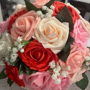 4 bouquets and 4 boutonnières